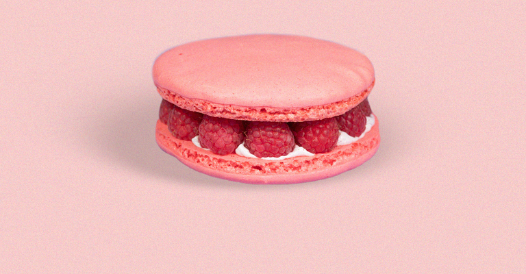 <span><strong>Ispahan</strong> Macarons</span> <span><strong>Ispahan</strong> Macarons</span>