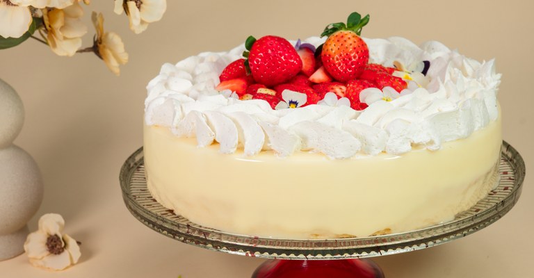 <span><strong>Royal Strawberry Cake.</strong></span>
<span/>