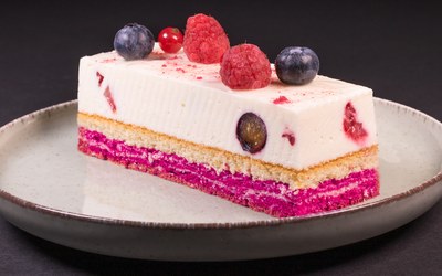 Prajitura cu iaurt si fructe de padure