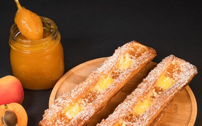 Crispy vanilla &peach boat.