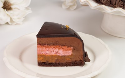 Tort de ciocolată și căpșune.