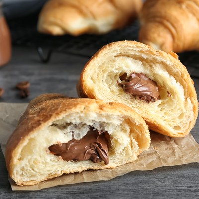 Croissante cu cremă de alune de pădure